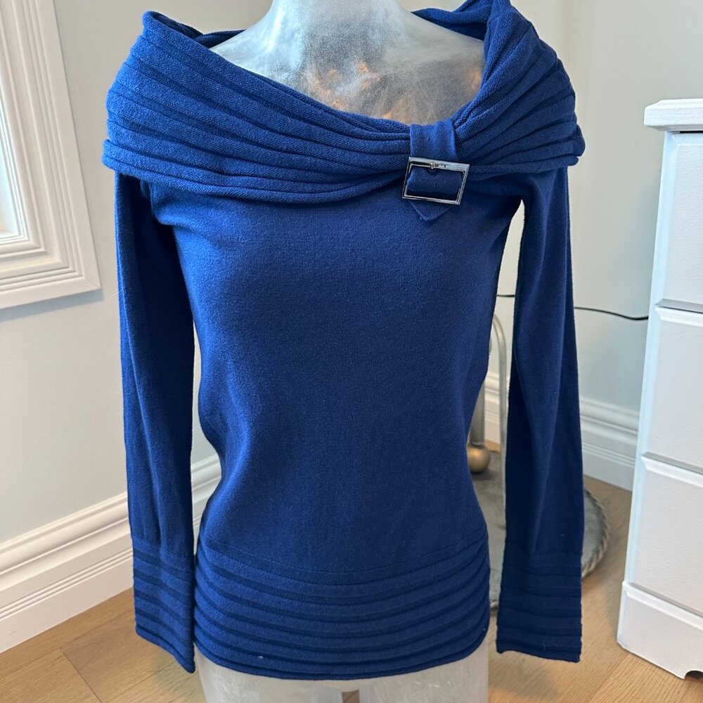 Sweater-Med**2 FOR $25** - Picture 4 of 4
